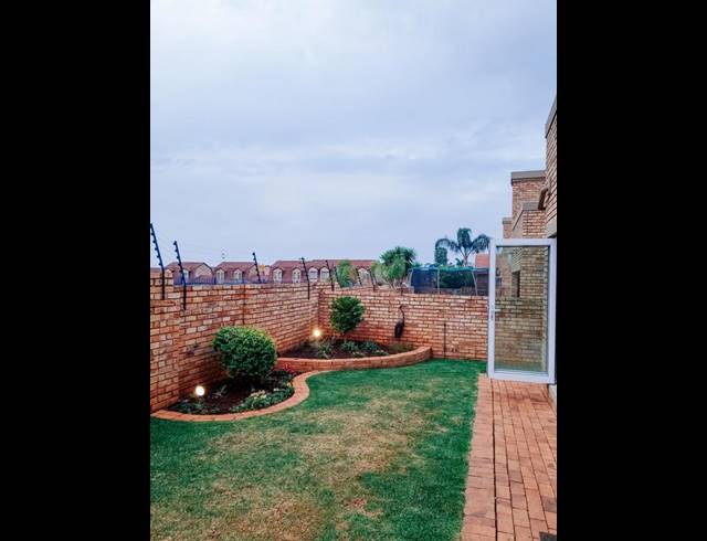 3 BEDROOM TOWNHOUSE FOR SALE IN WILLOWBROOK